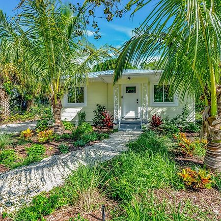 Casa Posada - So Close You Can Hear The Waves Historic Beach Cottage W Beach Gear Anna Maria Exterior photo